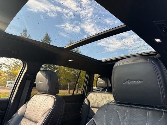 2025 Buick Enclave 4dr Avenir